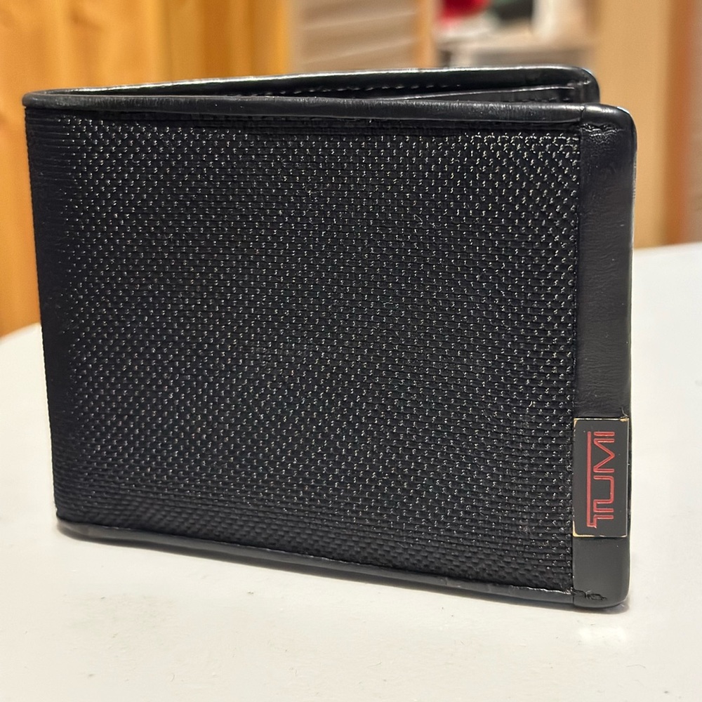 TUMI alpha gusset slim bifold authentic wallet